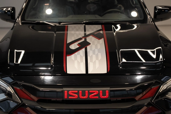 ISUZU D-MAX GT MANUAL