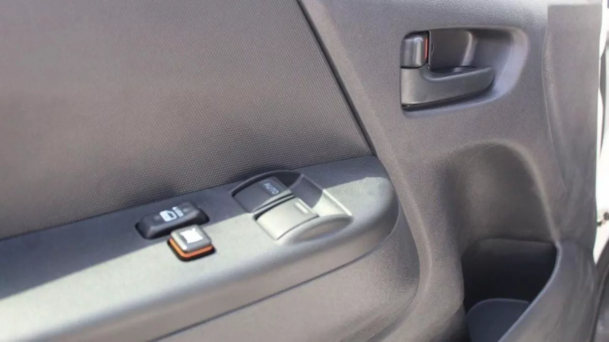 Toyota Hiace DLS - STD ROOF HIACE 2.5L STANER DIESEL 2025-13-0