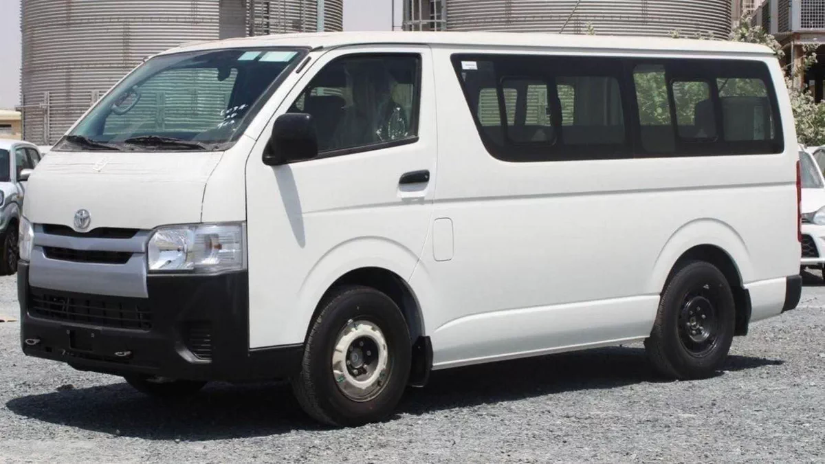 Toyota Hiace DLS - STD ROOF HIACE 2.5L STANER DIESEL 2025