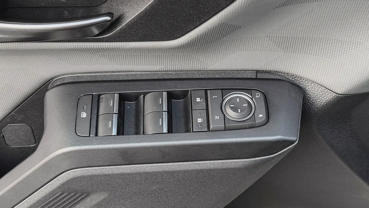 2026 Toyota Rav4 Adventure 2.5L AT Hybrid (White-Black)-8-8
