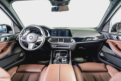 BMW X5 50i MSport GCC-AGMC Full Service History-BMW Individual Interior-Aero Dynamic Package-9