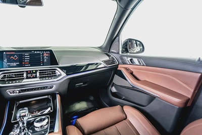 BMW X5 50i MSport GCC-AGMC Full Service History-BMW Individual Interior-Aero Dynamic Package-10