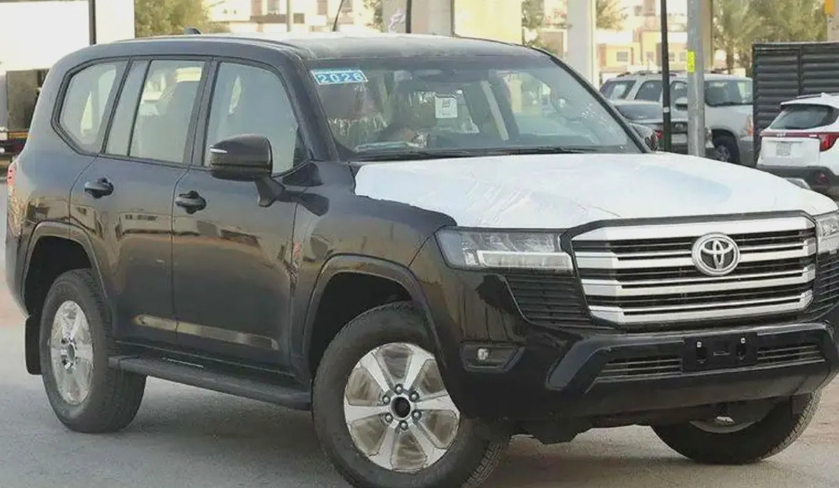 2026 Toyota Land Cruiser GXR 3.3L AT Diesel (Black-Beige) Basic