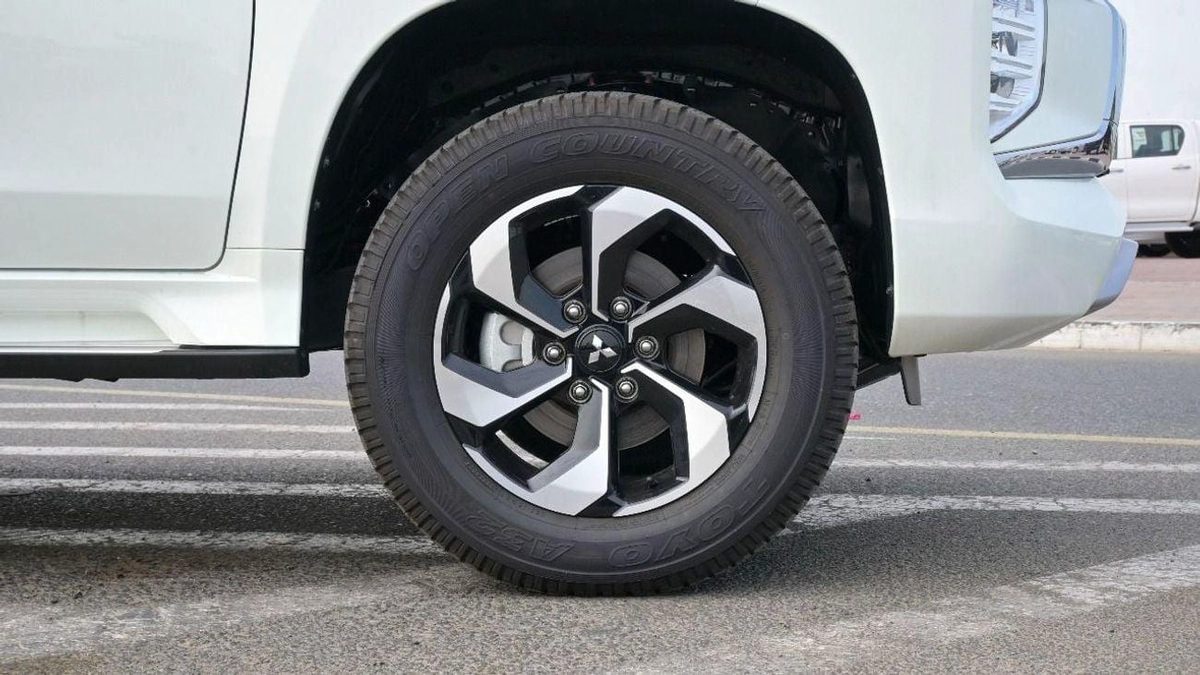 Mitsubishi Montero Sport MONTERO SPORT 3.0L FULL OPTION