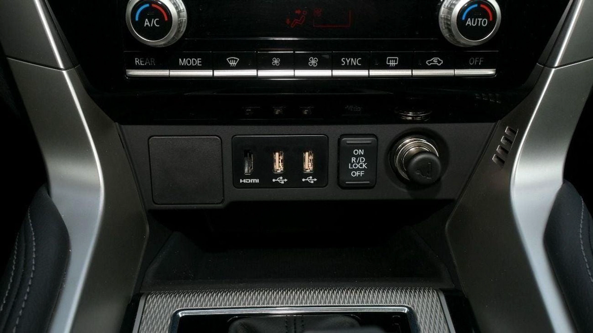 Mitsubishi Montero Sport MONTERO SPORT 3.0L FULL OPTION