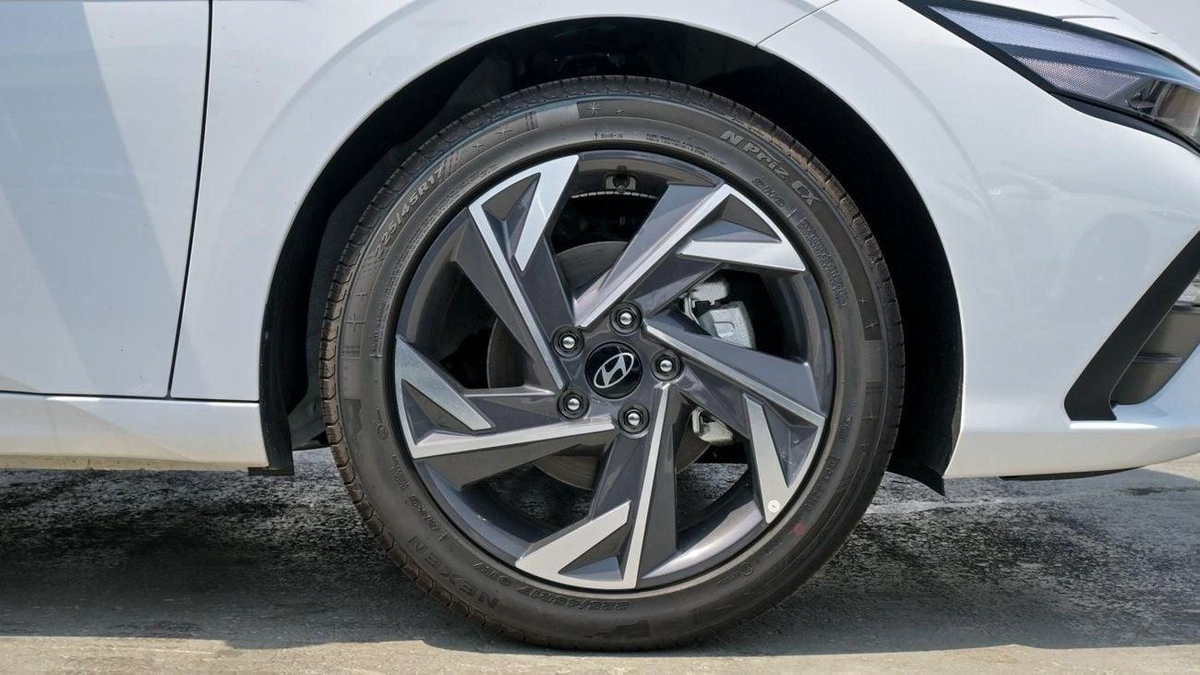 Hyundai Elantra SMART Hyundai Elantra 2025-13-13