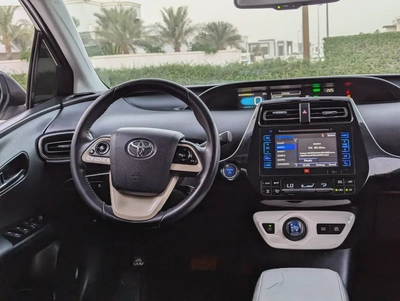 Toyota Prius 2017 Iconic GCC Specs - Premium Condition Very Neat And Clean Car Full Option-9
