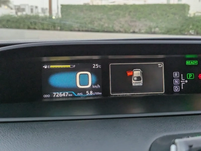 Toyota Prius 2017 Iconic GCC Specs - Premium Condition Very Neat And Clean Car Full Option-13