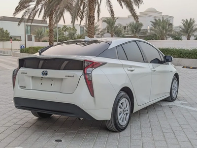 Toyota Prius 2017 Iconic GCC Specs - Premium Condition Very Neat And Clean Car Full Option-15