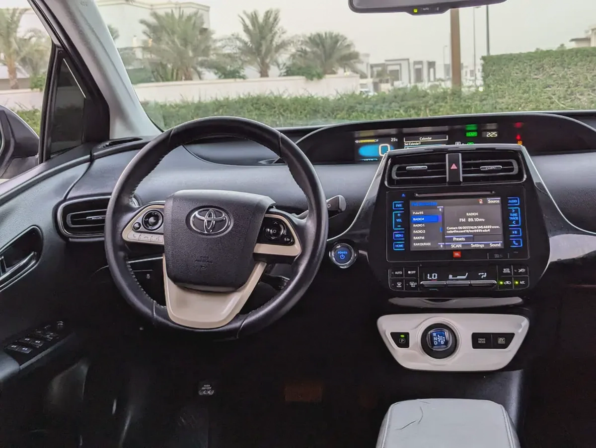 Toyota Prius 2017 Iconic GCC Specs - Premium Condition Very Neat And Clean Car Full Option-9-9