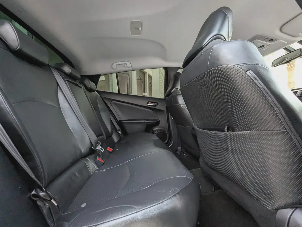 Toyota Prius 2017 Iconic GCC Specs - Premium Condition Very Neat And Clean Car Full Option-10-10