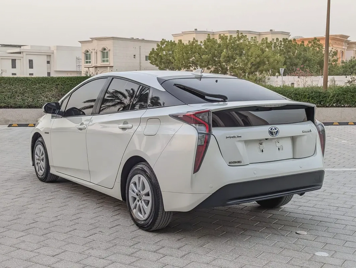 Toyota Prius 2017 Iconic GCC Specs - Premium Condition Very Neat And Clean Car Full Option-16-16