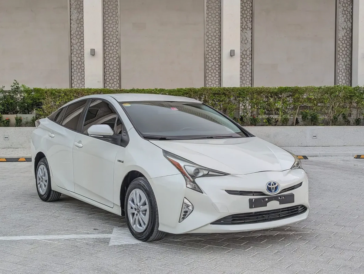 Toyota Prius 2017 Iconic GCC Specs - Premium Condition Very Neat And Clean Car Full Option