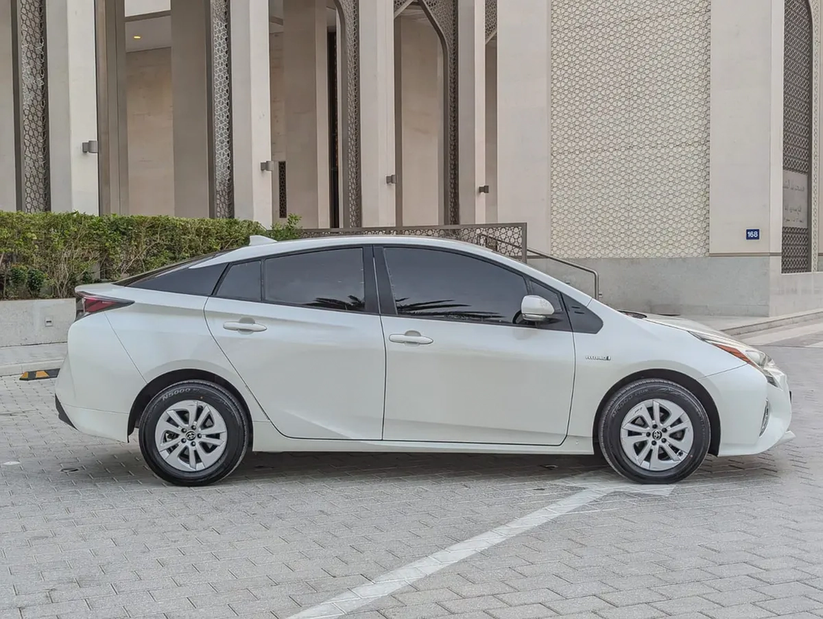 Toyota Prius 2017 Iconic GCC Specs - Premium Condition Very Neat And Clean Car Full Option-19-19