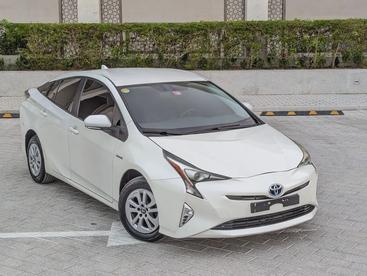 Toyota Prius 2017 Iconic GCC Specs - Premium Condition Very Neat And Clean Car Full Option-1-1