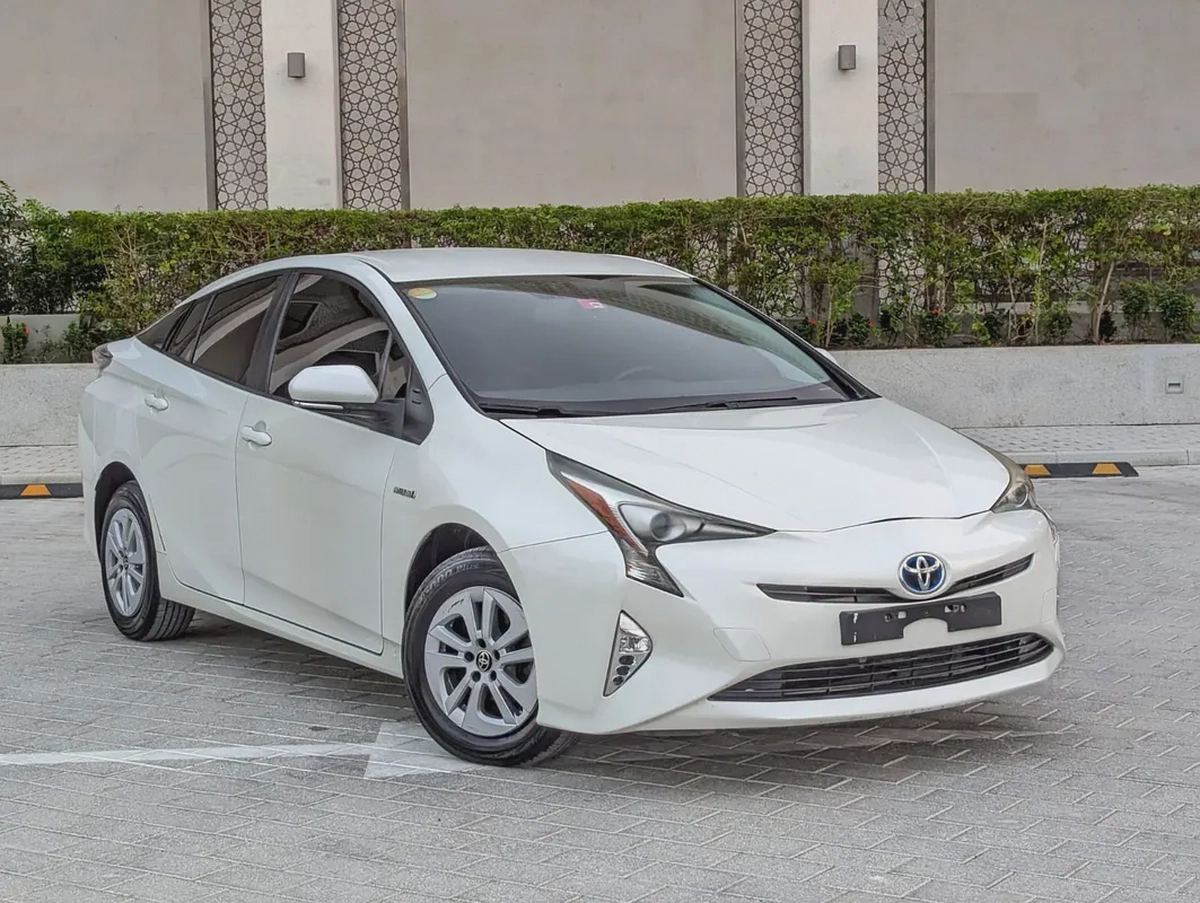 Toyota Prius 2017 Iconic GCC Specs - Premium Condition Very Neat And Clean Car Full Option-2-2