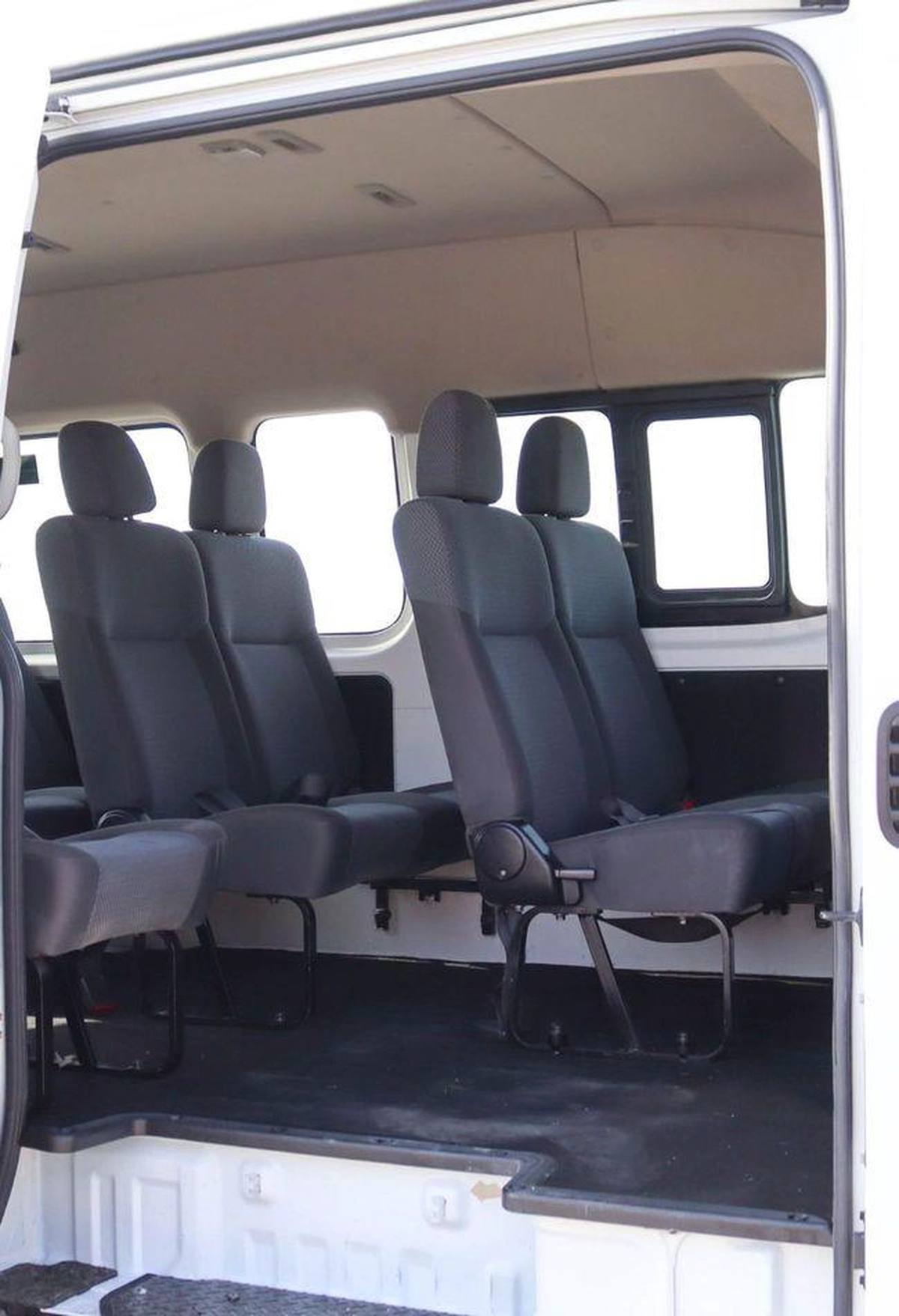 Nissan Urvan Nissan Urvan | 2.5 L | 2023 | GCC | Accident-Free | In Excellent Condition-3-3