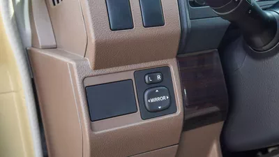 Toyota Land Cruiser Pick Up 4.0L V6 Oman Specs-5