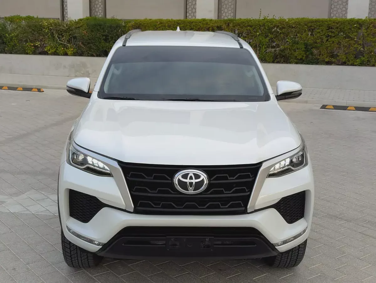 2023 Toyota Fortuner EXR GCC Specs Interior and Exterior Excellent Condition V4-2-2