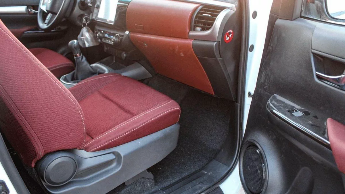 Toyota Hilux GLX HILUX GLX 2.7L MT PETROL 2024-14-0