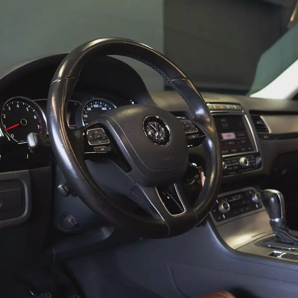 AED 1,748 P.M • 0% Downpayment • Volkswagen Touareg R-Line Kit • 1 Year Warranty-9-9