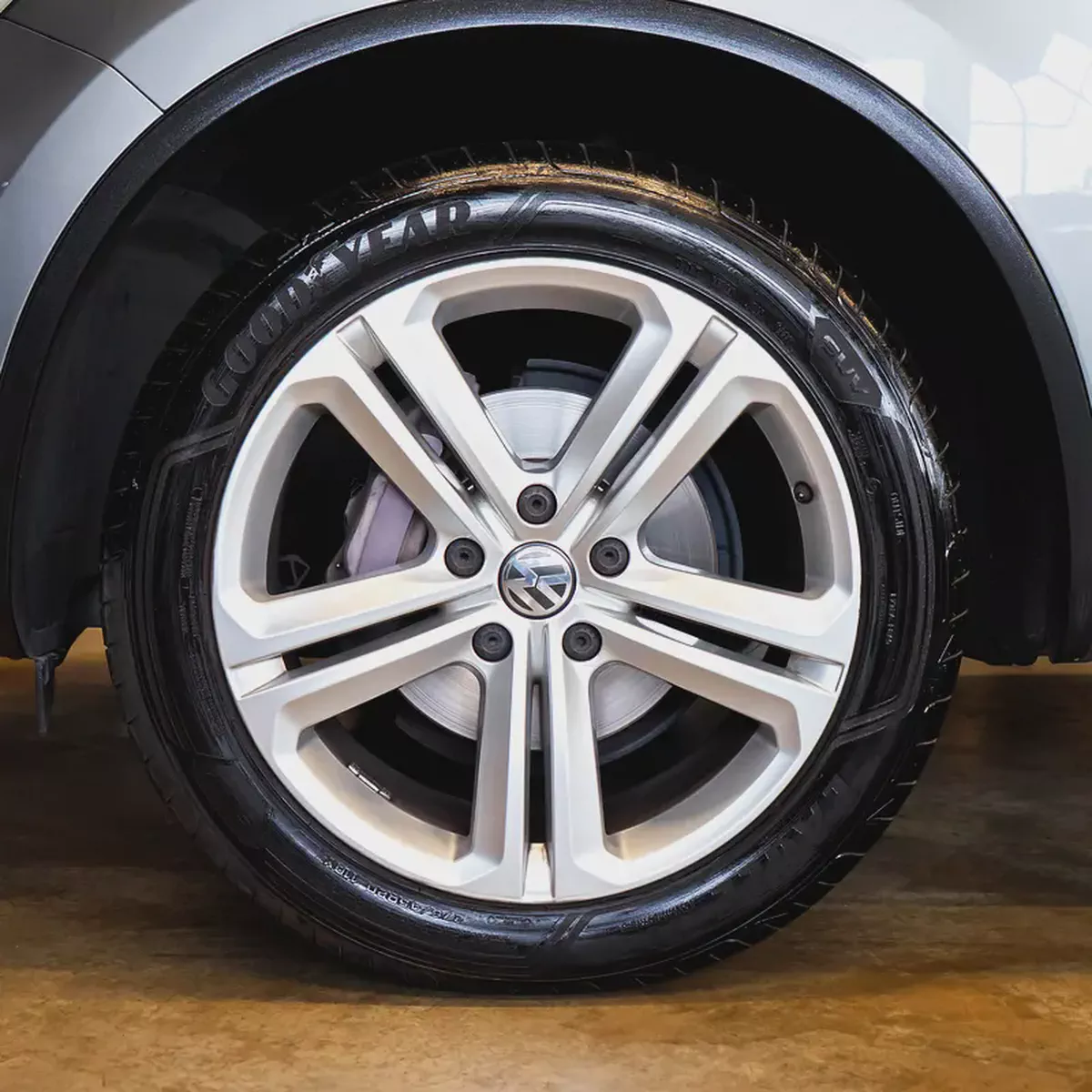 AED 1,748 P.M • 0% Downpayment • Volkswagen Touareg R-Line Kit • 1 Year Warranty-6-6