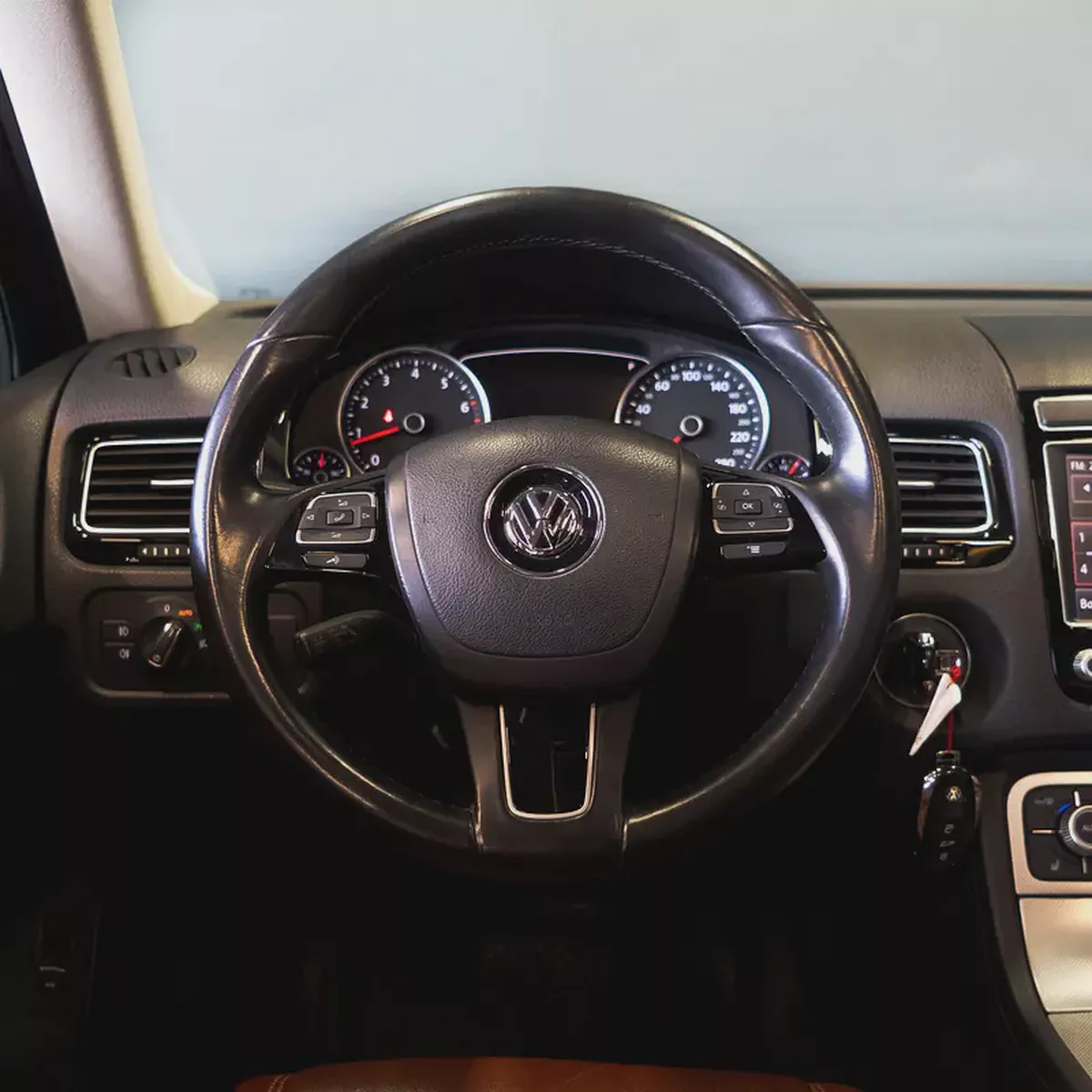 AED 1,748 P.M • 0% Downpayment • Volkswagen Touareg R-Line Kit • 1 Year Warranty-8-8