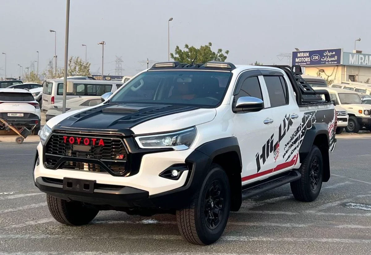 Toyota Hilux  2022 Toyota Hilux GR Sport - 2.7L V4 - Rear Camera - Push Start - Full Automatic Patrol - 4x4 AWD --2-0
