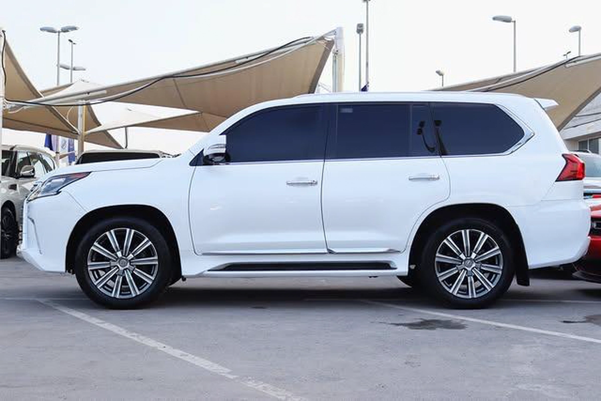 LEXUS LX570 2016 GCC Full Option-3-3