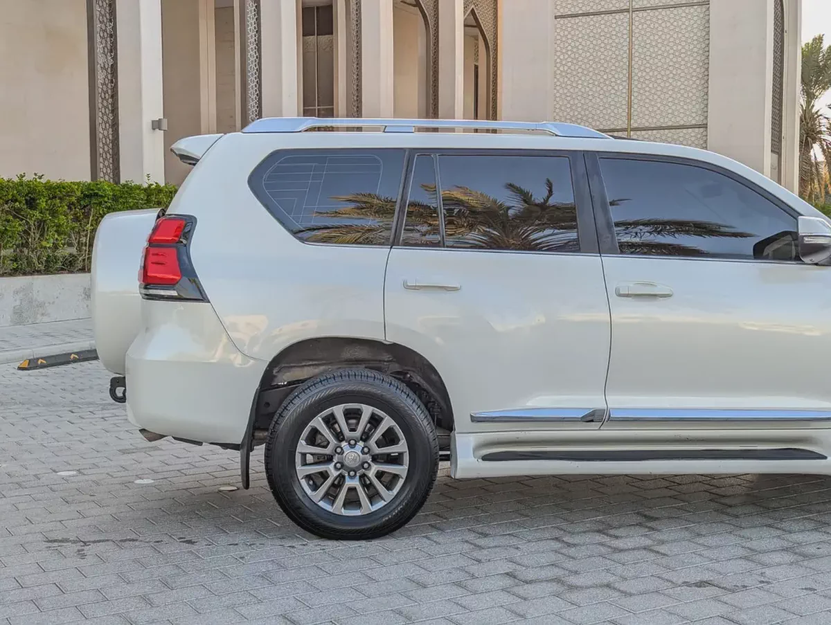 TOYOTA PRADO 2019 VXR TOP FULL OPTION GCC V6 4.0L IN EXCELLENT CONDITION-13-13