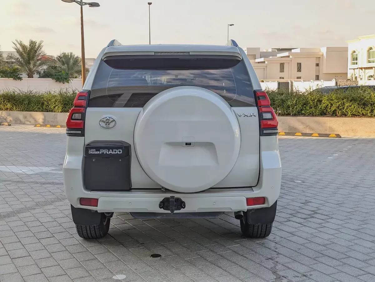 TOYOTA PRADO 2019 VXR TOP FULL OPTION GCC V6 4.0L IN EXCELLENT CONDITION-18-18