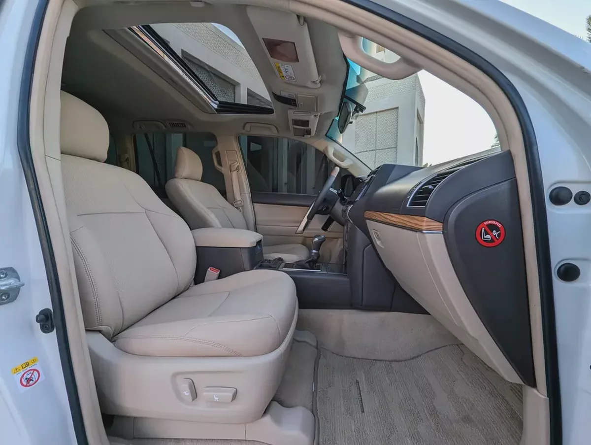 TOYOTA PRADO 2019 VXR TOP FULL OPTION GCC V6 4.0L IN EXCELLENT CONDITION-4-4