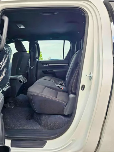 Toyota Hilux SR5 ADVENTURE DOUBLE CABIN / 4.0L V6 PETROL / 18"ALLOY WHEELS WITH ROLL BAR / 360 CAMERA / FR & REAR-9