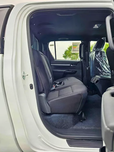 Toyota Hilux SR5 ADVENTURE DOUBLE CABIN / 4.0L V6 PETROL / 18"ALLOY WHEELS WITH ROLL BAR / 360 CAMERA / FR & REAR-10