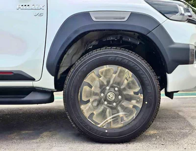 Toyota Hilux SR5 ADVENTURE DOUBLE CABIN / 4.0L V6 PETROL / 18"ALLOY WHEELS WITH ROLL BAR / 360 CAMERA / FR & REAR-6