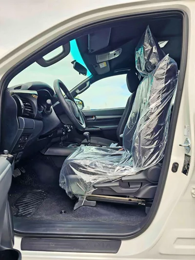 Toyota Hilux SR5 ADVENTURE DOUBLE CABIN / 4.0L V6 PETROL / 18"ALLOY WHEELS WITH ROLL BAR / 360 CAMERA / FR & REAR-7
