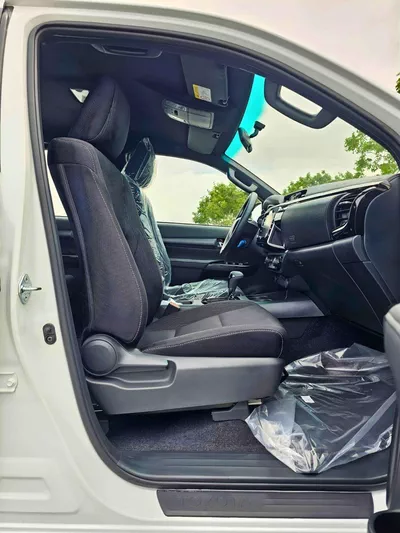 Toyota Hilux SR5 ADVENTURE DOUBLE CABIN / 4.0L V6 PETROL / 18"ALLOY WHEELS WITH ROLL BAR / 360 CAMERA / FR & REAR-8
