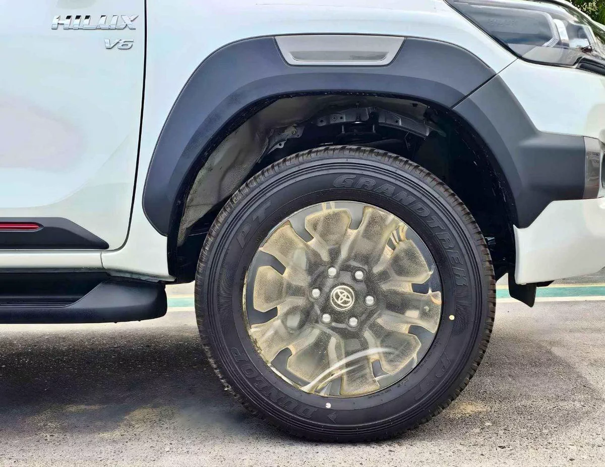Toyota Hilux SR5 ADVENTURE DOUBLE CABIN / 4.0L V6 PETROL / 18"ALLOY WHEELS WITH ROLL BAR / 360 CAMERA / FR & REAR-6-0