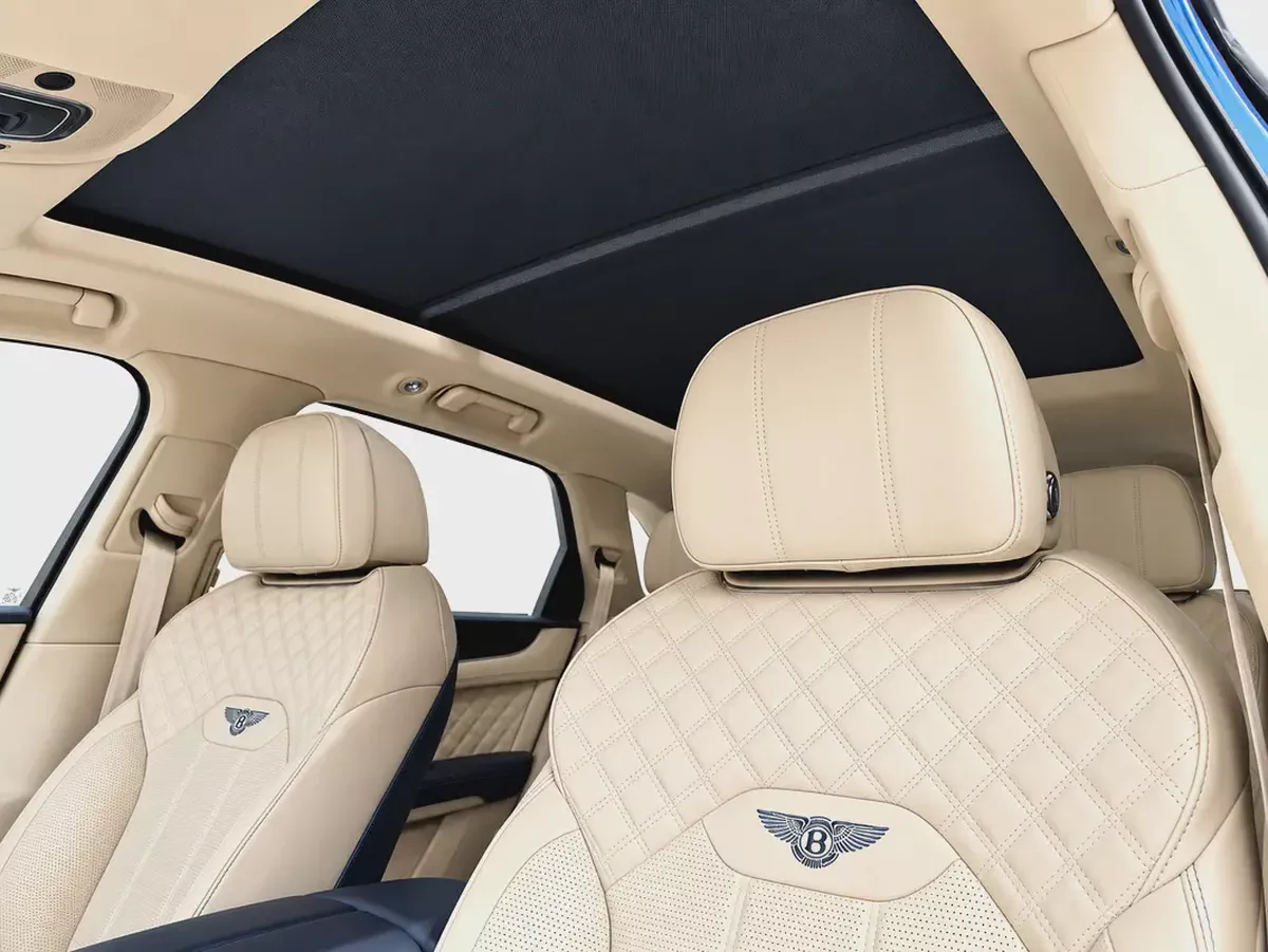 2023 Bentley Bentayga Azure-13-13