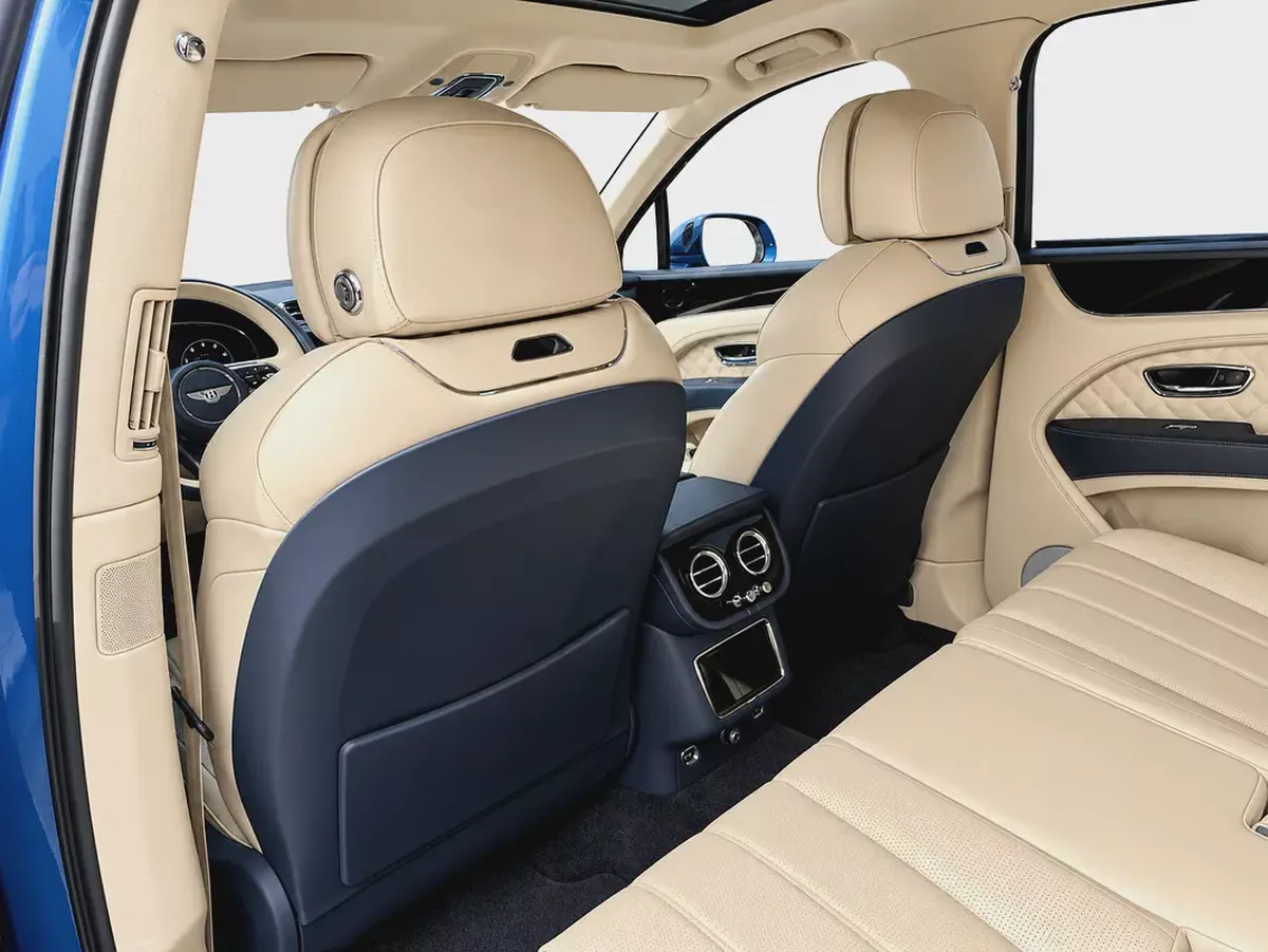 2023 Bentley Bentayga Azure-17-17
