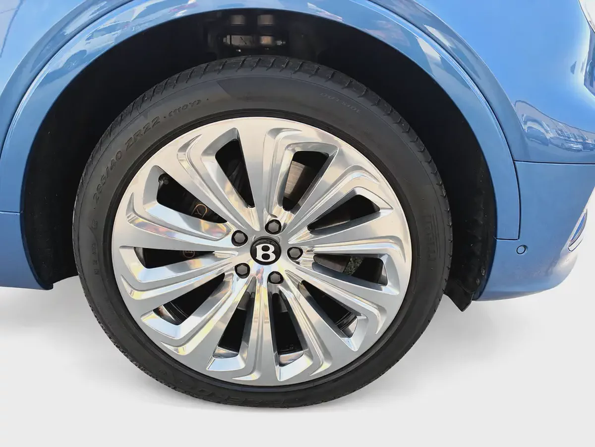 2023 Bentley Bentayga Azure-3-3