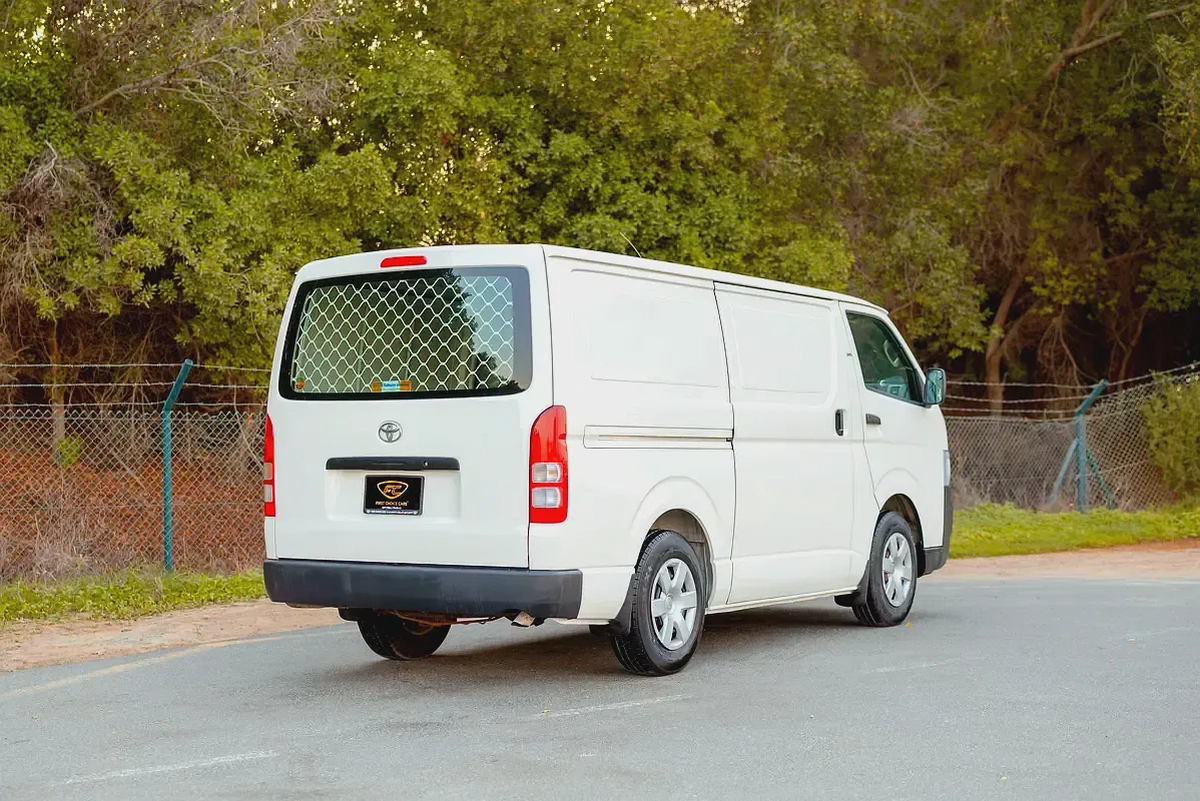 Toyota Hiace Standard Roof | Delivery Van | GCC Specs | Ref#T42275-2-2