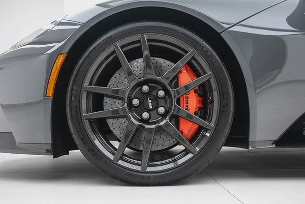 2021 FORD GT | CARBON SERIES | AKRAPOVIC EXHAUST