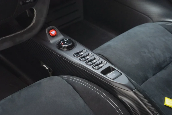 2021 FORD GT | CARBON SERIES | AKRAPOVIC EXHAUST