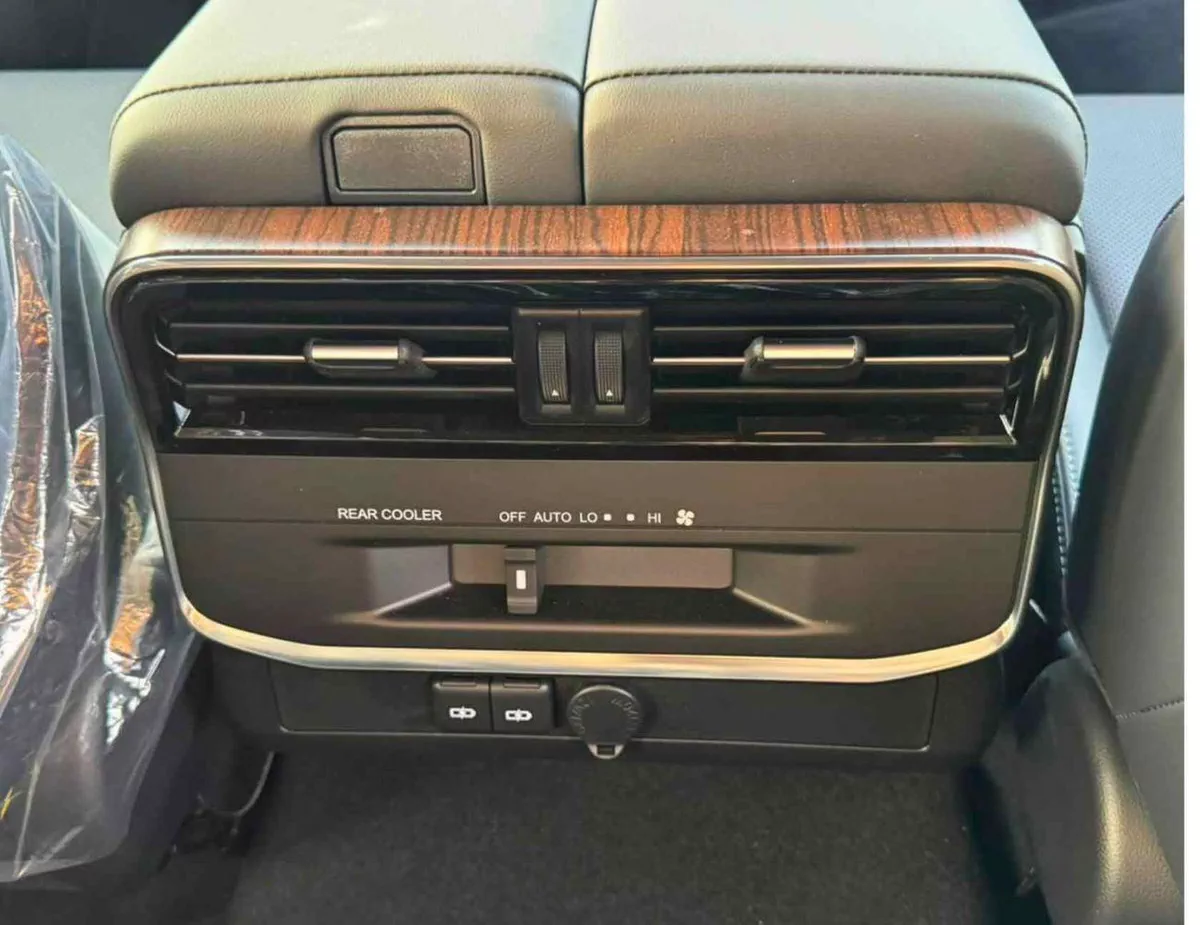 Toyota Land Cruiser GXR 3.3L DIESEL || LEATHER WITH PWR SEATS | RADAR | FRONT CAMER |  BIG DVD | JBL SPEAKERS (CODE # LC-21-0