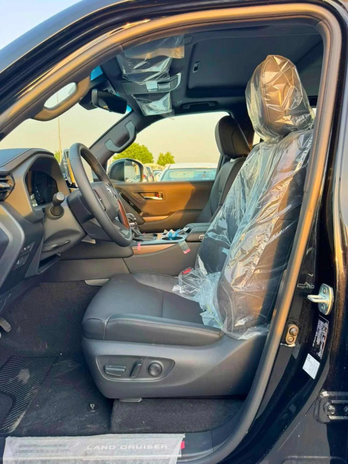 Toyota Land Cruiser GXR 3.3L DIESEL || LEATHER WITH PWR SEATS | RADAR | FRONT CAMER |  BIG DVD | JBL SPEAKERS (CODE # LC-7-0