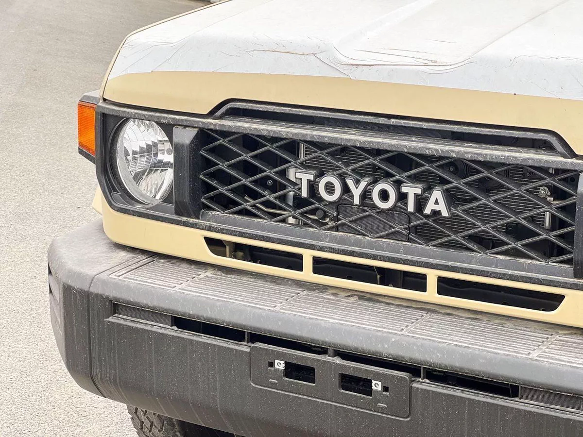 Toyota Land Cruiser Pick Up  EXPORT ONLY - LC79 DC 4.0L PETROL AT-9-0
