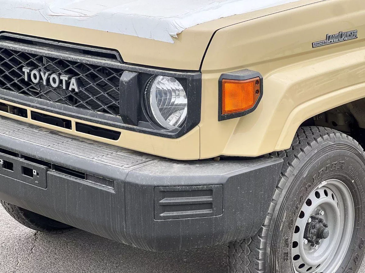 Toyota Land Cruiser Pick Up  EXPORT ONLY - LC79 DC 4.0L PETROL AT-12-0