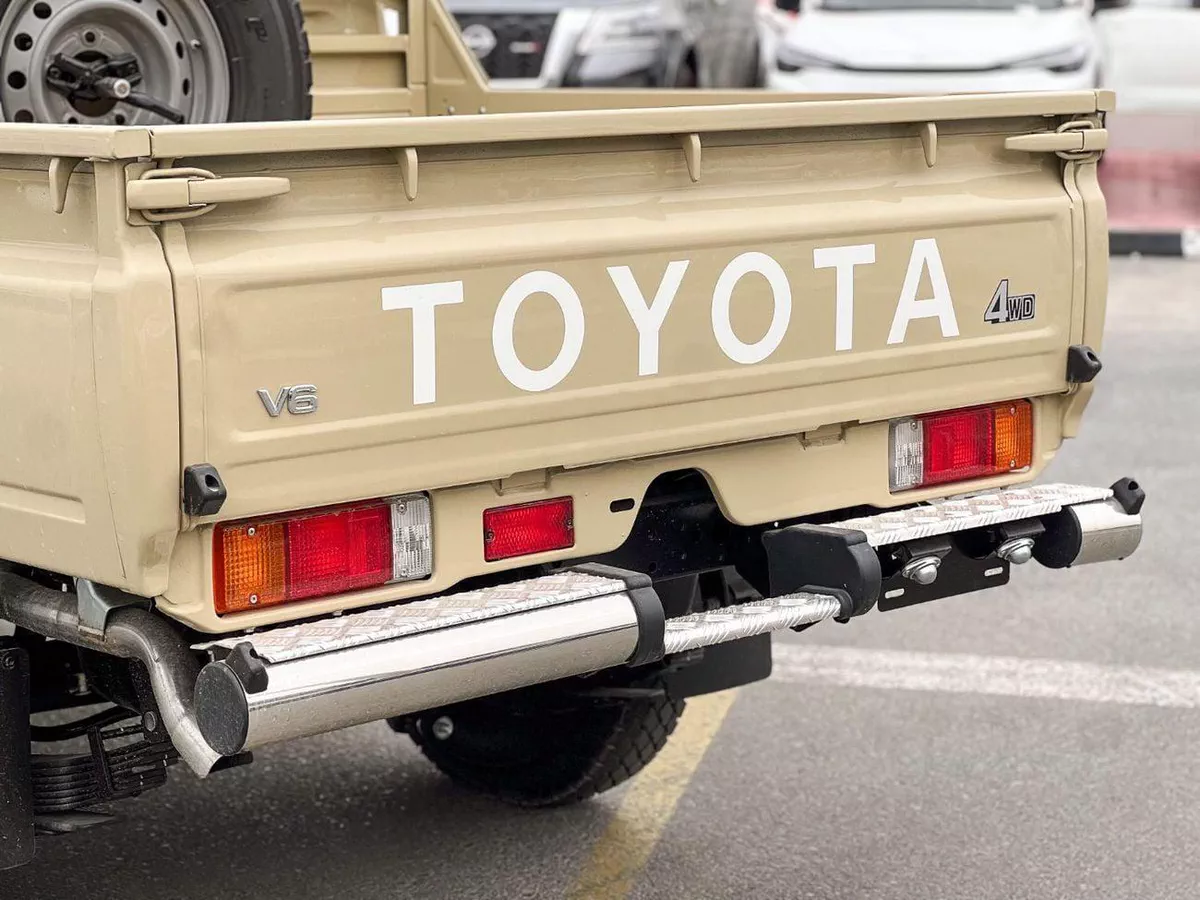 Toyota Land Cruiser Pick Up  EXPORT ONLY - LC79 DC 4.0L PETROL AT-8-0