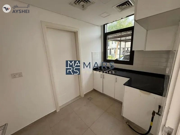 Spacious| Corner 2 Bedroom Townhouse| Maid Room| Best Price| Close To Park